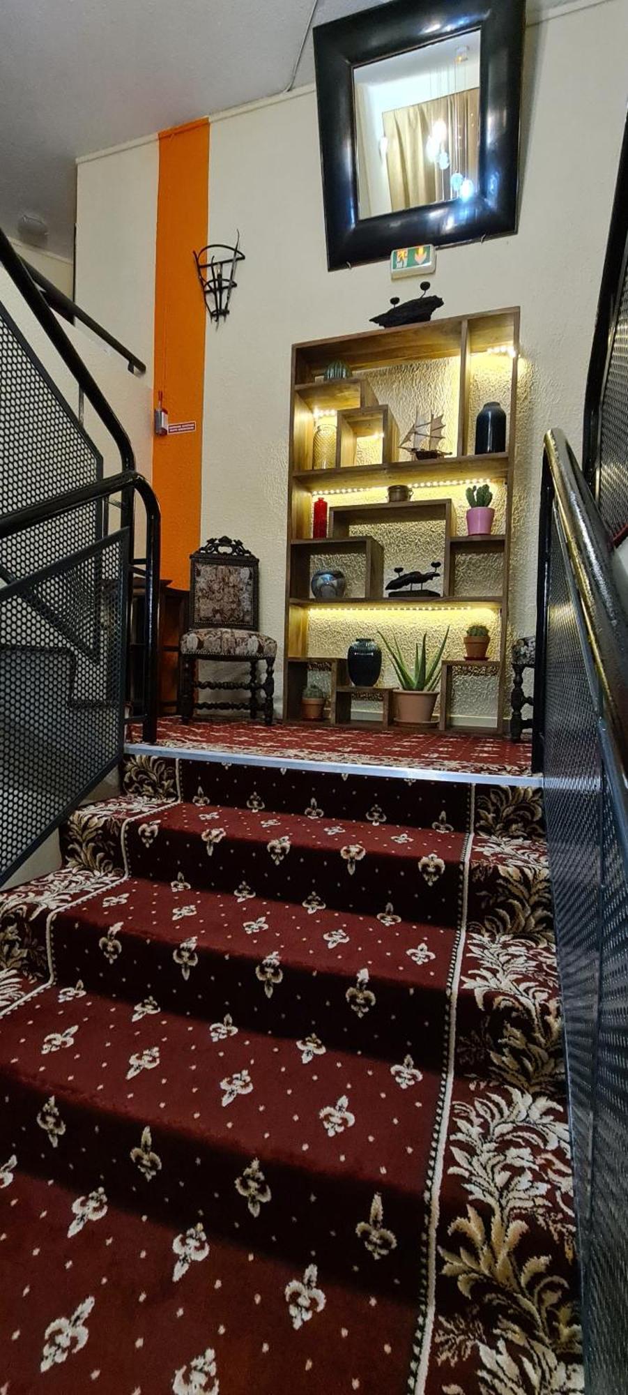 Hotel L'Etoile Aeroport - A61 Каркассон Экстерьер фото